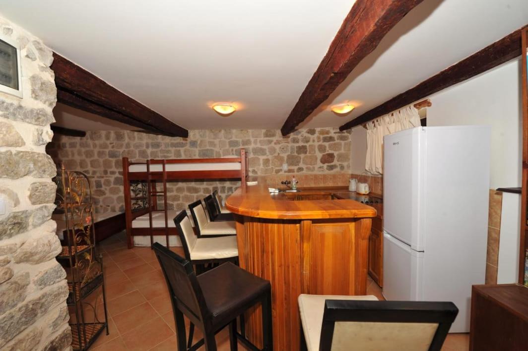 Apartments Monika Old Town Kotor Buitenkant foto